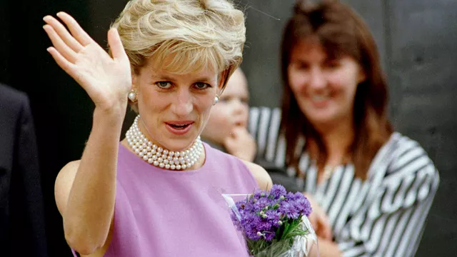 Princess Diana’s dress is up for auction at Sotheby’s post thumbnail image